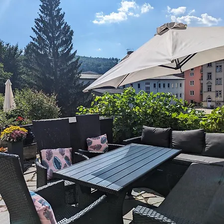 Apartment Famzi - Urlaubsmagie - Familienwohnung Mit Sauna, Pool Und Whirpool Am Fluss Sebnitz